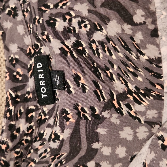 Torrid blouse - Picture 2 of 3